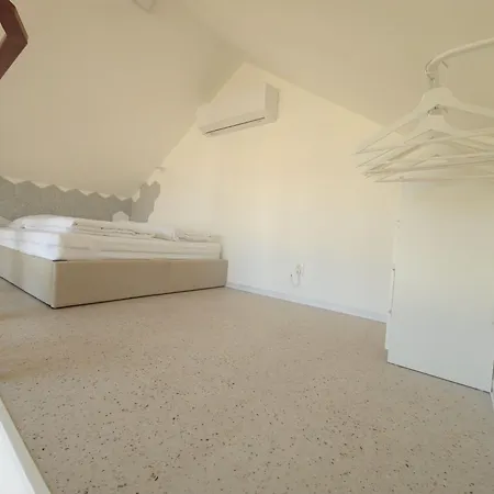 Tiny Loft Samorin - S Privatnym Wellness, Saunou A Virivkou Semesterbostad *