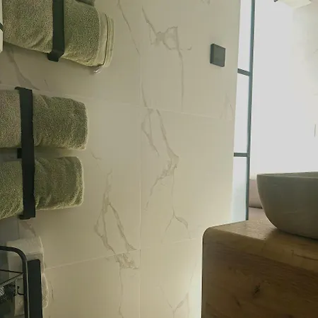 Tiny Loft - S Privatnym Wellness, Saunou A Virivkou Semesterbostad