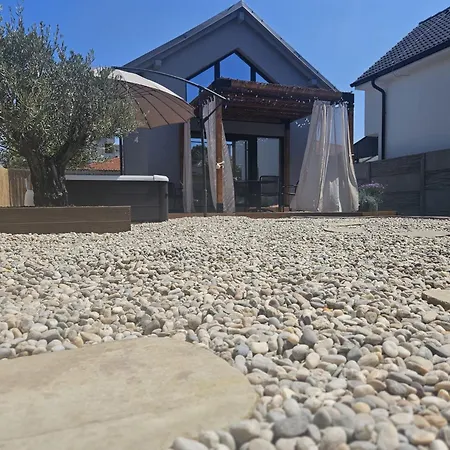 Tiny Loft Samorin - S Privatnym Wellness, Saunou A Virivkou Semesterbostad